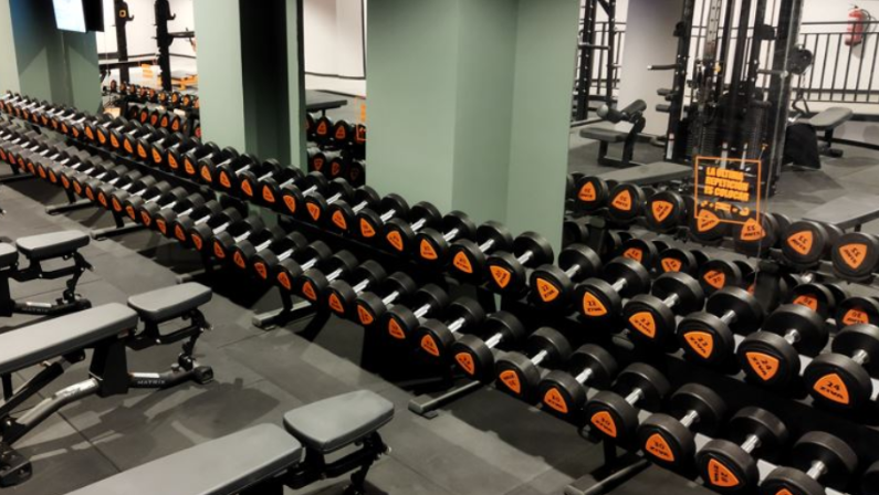 Foto del interior del gimnasio Basic Fit Bilbao