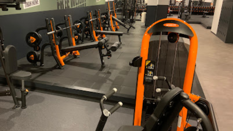 Foto del interior del gimnasio Basic Fit Valladolid Calle de Labradores