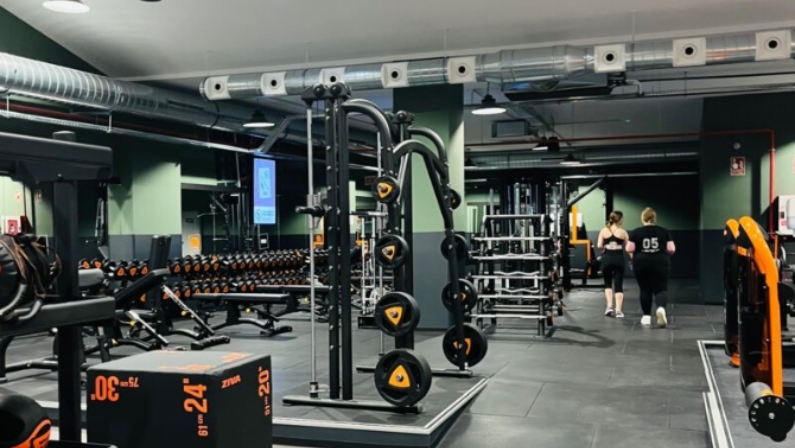 Foto del interior del gimnasio Basic Fit Zaragoza Calle de San Francisco de Borja