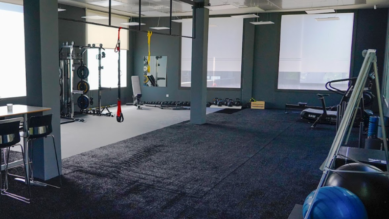 Foto del interior del gimnasio DOM Fitness Concept