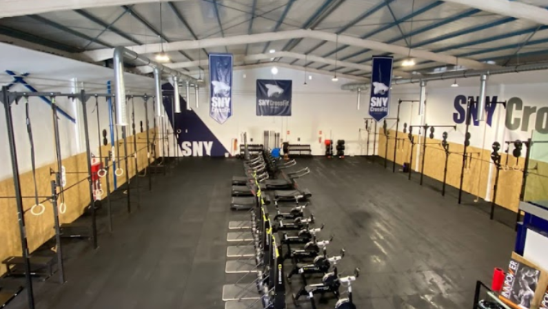 Foto del interior del gimnasio SNY BOX