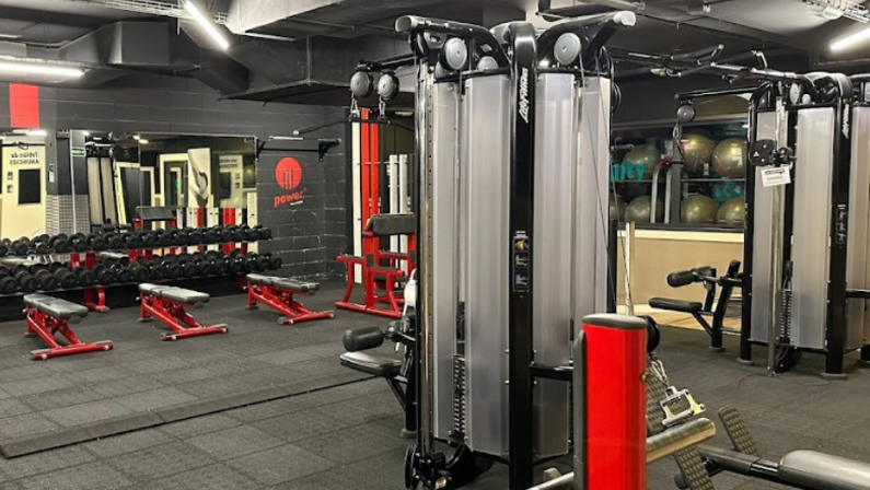 Foto del interior del gimnasio Synergym Granada Campus