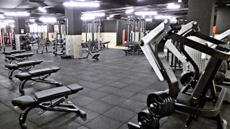 Foto del interior del gimnasio Synergym Granada Norte