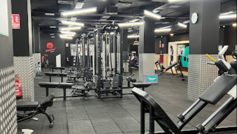 Foto del interior del gimnasio Synergym Murcia Ranero