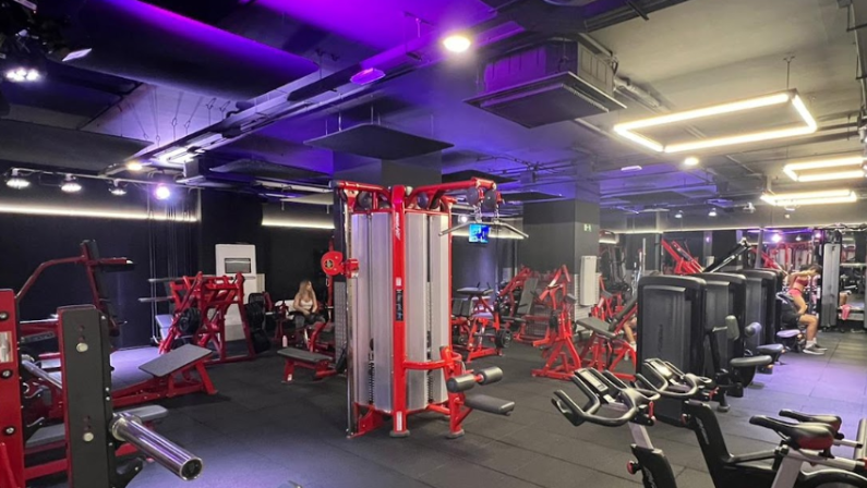 Foto del interior del gimnasio Synergym Sevilla Triana Salado