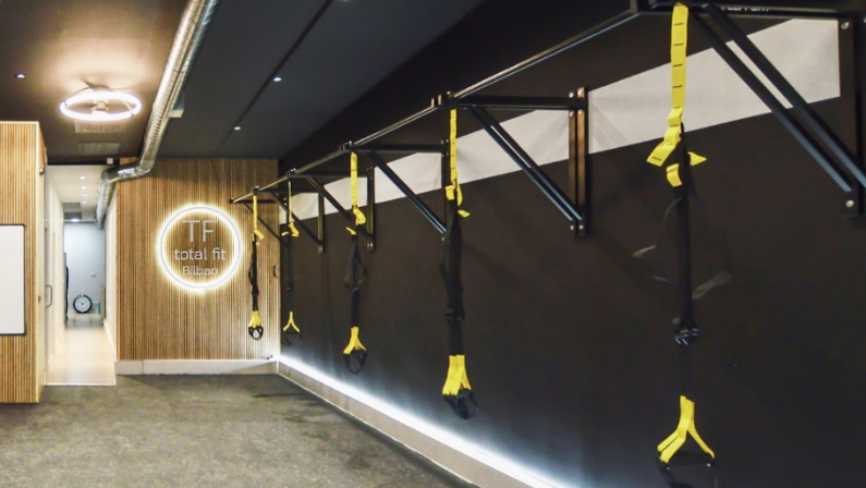 Foto del interior del gimnasio TotalFit Bilbao