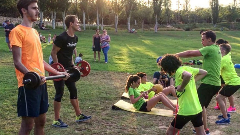 Foto de entrenamiento al aire libre del gimnasio Valenfit