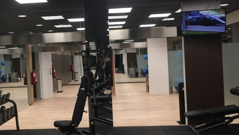Foto del interior del gimnasio Kinesia Health y Sport