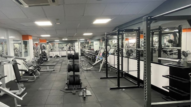 Foto del interior del gimnasio Olympic Fitness Zone
